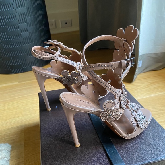 Alaia Pointure Pink Nude Heels - Picture 7 of 10